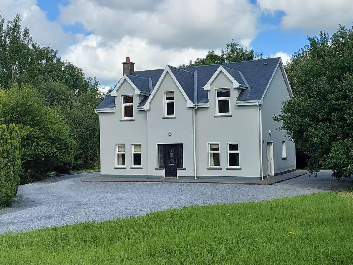 Home In Ennis Exterior photo